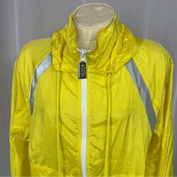 Forever 21 Sport Windbreaker Sz M Yellow Hidden Hood Yellow Jackets - Picture 10 of 10